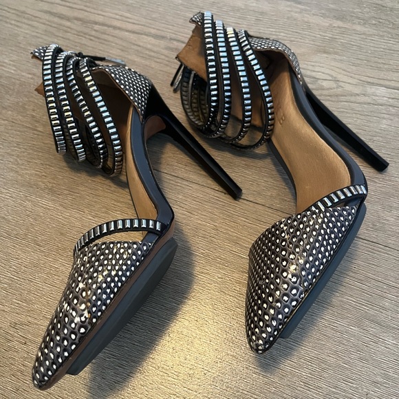 L.A.M.B snakeskin black, white and dark grey print stillettos. 4.5 inch heel. - Picture 9 of 11